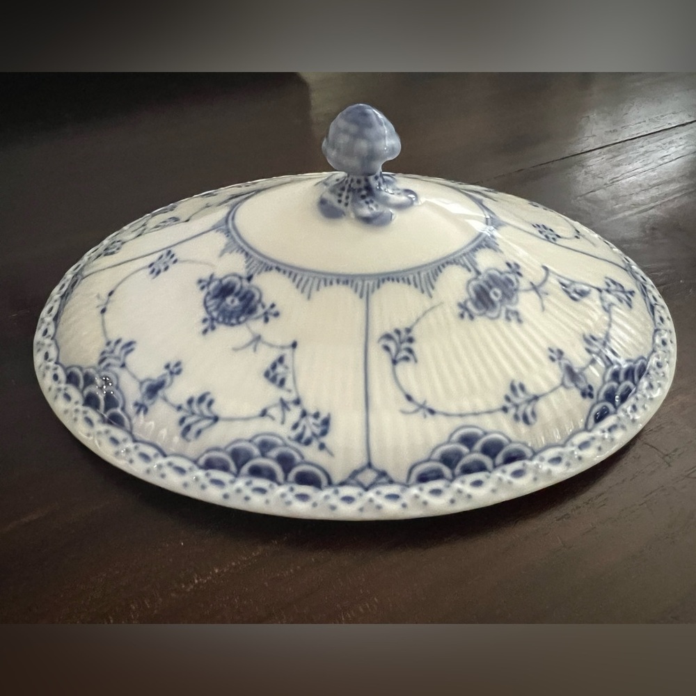 Royal Copenhagen Fluted Half Lace Covered Vegetable Bowl - Picture 5 of 7